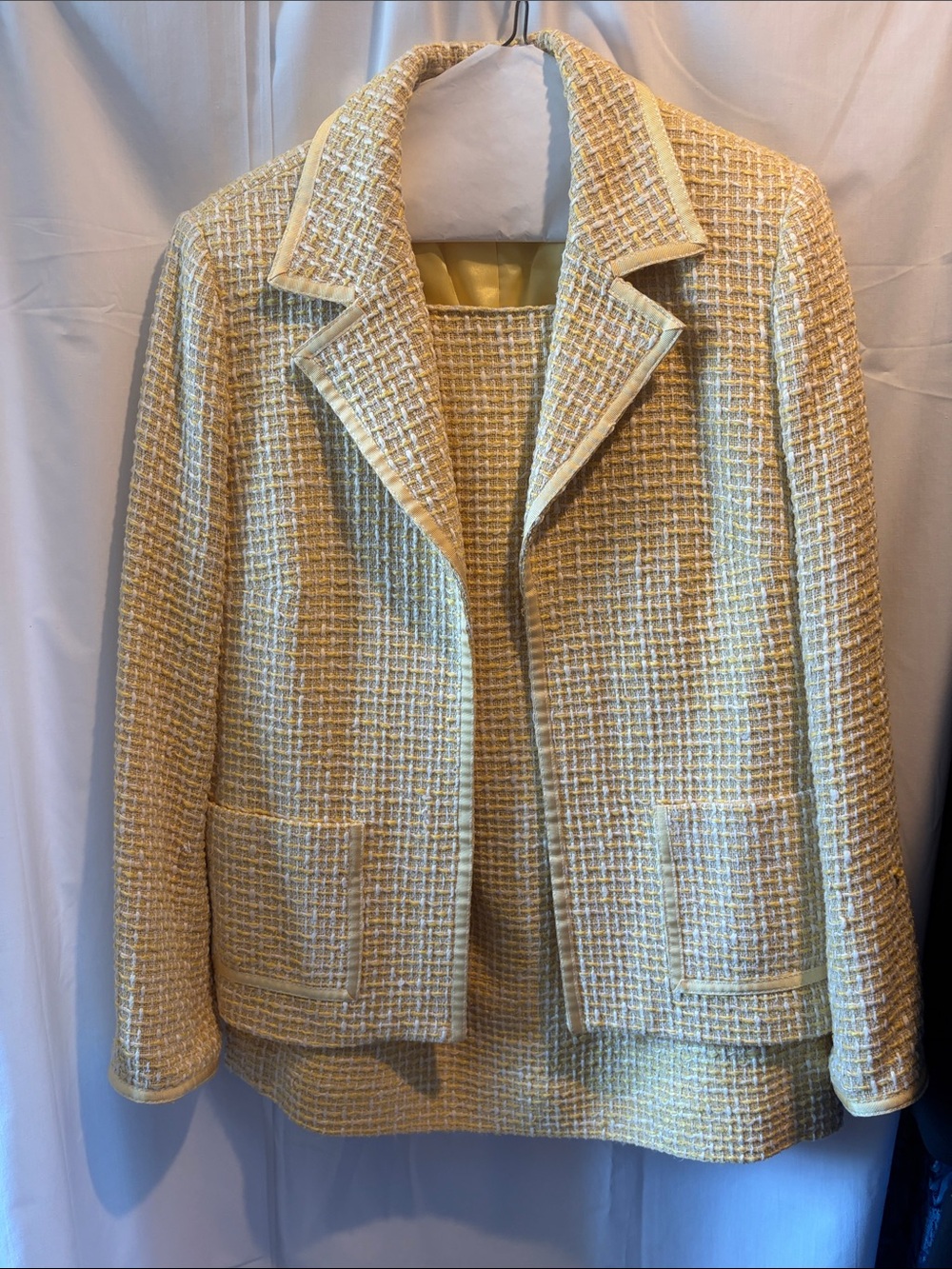 Elegant Women’s Tweed Jacket and Shell Set - Yellow